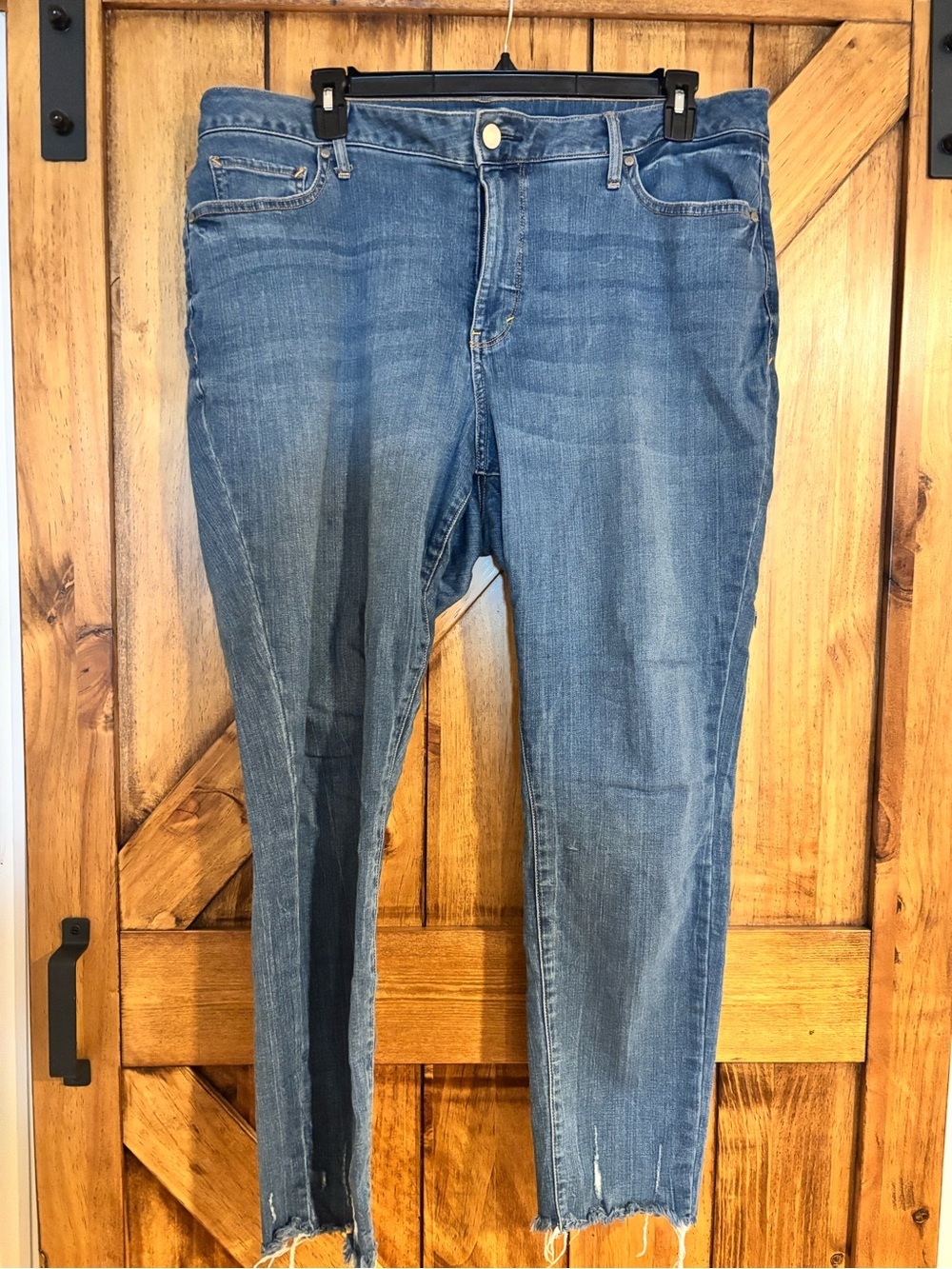 Universal Thread Medium Wash Jeans Distressed High Rise Size 20R